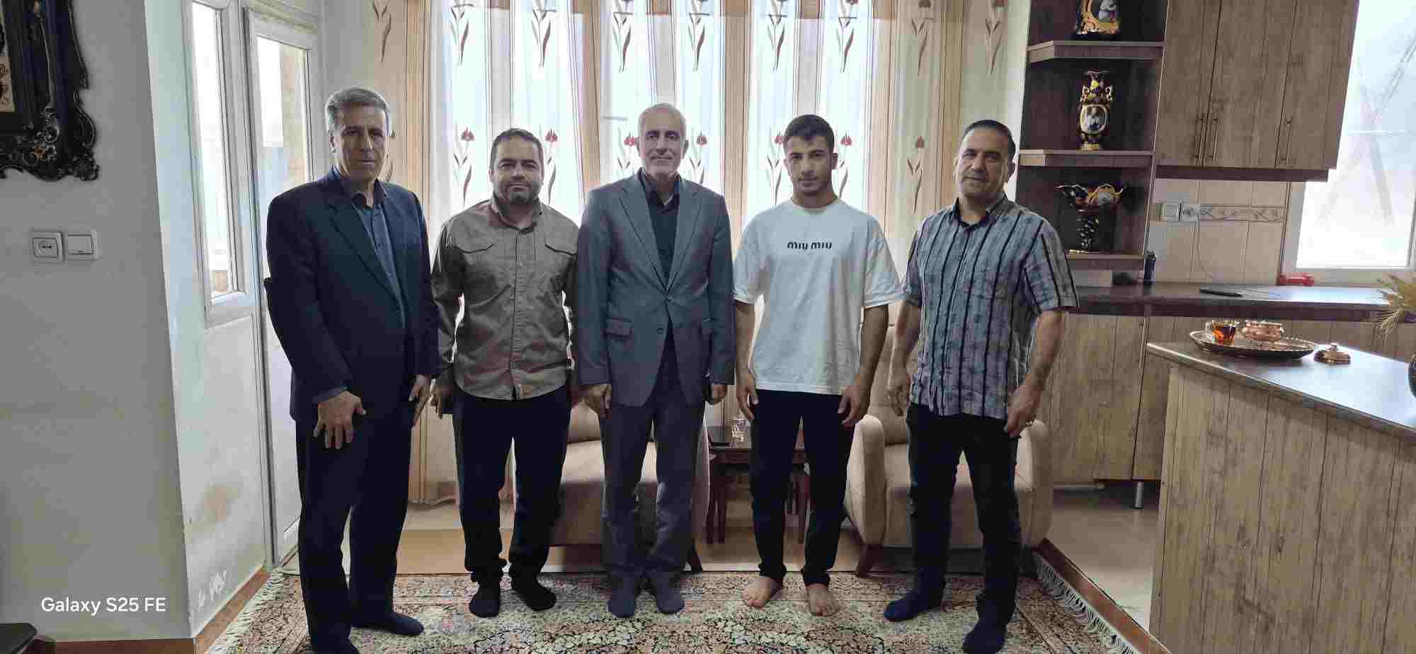 محمدرضا حسینی در مسیر فتح قله دانشجویان جهان